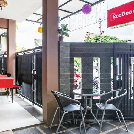 Reddoorz Plus Near Isola Upi Бандунг Экстерьер фото